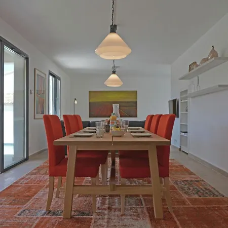 Superb With Heated Pool In Malauc Ne