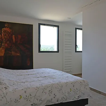 Superb With Heated Pool In Malauc Ne Vila *
