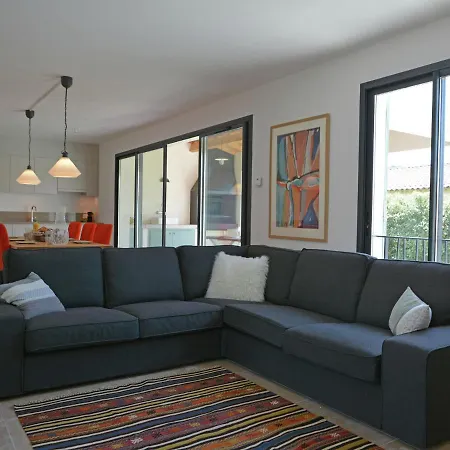 Superb With Heated Pool In Malauc Ne